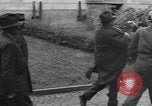 Image LES membres DU congrès AMÉRICAIN voient le camp de concentration de Buchenwald Weimar en Allemagne, 1945, de la seconde 35 séquences d'archives historiques vidéo 65675068326