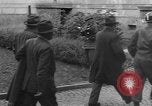 Image LES membres DU congrès AMÉRICAIN voient le camp de concentration de Buchenwald Weimar en Allemagne, 1945, de la seconde 36 séquences d'archives historiques vidéo 65675068326