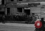 Immagine di Civili Duisburg Germania, 1945, secondo 7 filmato di repertorio 65675068327