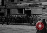 Immagine di Civili Duisburg Germania, 1945, secondo 9 filmato di repertorio 65675068327