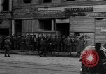 Immagine di Civili Duisburg Germania, 1945, secondo 12 filmato di repertorio 65675068327
