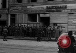Immagine di Civili Duisburg Germania, 1945, secondo 13 filmato di repertorio 65675068327