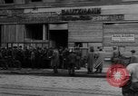 Immagine di Civili Duisburg Germania, 1945, secondo 14 filmato di repertorio 65675068327
