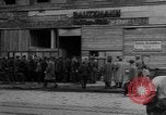 Immagine di Civili Duisburg Germania, 1945, secondo 15 filmato di repertorio 65675068327