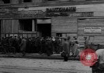 Immagine di Civili Duisburg Germania, 1945, secondo 16 filmato di repertorio 65675068327
