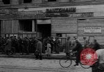 Immagine di Civili Duisburg Germania, 1945, secondo 18 filmato di repertorio 65675068327
