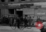Immagine di Civili Duisburg Germania, 1945, secondo 19 filmato di repertorio 65675068327
