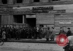 Immagine di Civili Duisburg Germania, 1945, secondo 21 filmato di repertorio 65675068327