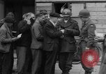 Immagine di Civili Duisburg Germania, 1945, secondo 25 filmato di repertorio 65675068327