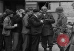 Immagine di Civili Duisburg Germania, 1945, secondo 26 filmato di repertorio 65675068327