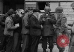 Immagine di Civili Duisburg Germania, 1945, secondo 27 filmato di repertorio 65675068327