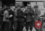Immagine di Civili Duisburg Germania, 1945, secondo 28 filmato di repertorio 65675068327