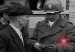 Immagine di Civili Duisburg Germania, 1945, secondo 30 filmato di repertorio 65675068327