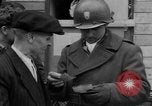 Immagine di Civili Duisburg Germania, 1945, secondo 33 filmato di repertorio 65675068327