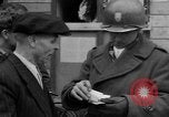 Immagine di Civili Duisburg Germania, 1945, secondo 34 filmato di repertorio 65675068327
