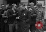 Immagine di Civili Duisburg Germania, 1945, secondo 44 filmato di repertorio 65675068327