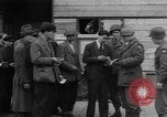 Immagine di Civili Duisburg Germania, 1945, secondo 45 filmato di repertorio 65675068327
