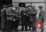Immagine di Civili Duisburg Germania, 1945, secondo 47 filmato di repertorio 65675068327