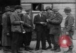 Immagine di Civili Duisburg Germania, 1945, secondo 48 filmato di repertorio 65675068327