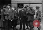 Immagine di Civili Duisburg Germania, 1945, secondo 52 filmato di repertorio 65675068327