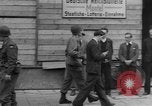 Immagine di Civili Duisburg Germania, 1945, secondo 59 filmato di repertorio 65675068327