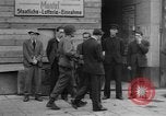 Immagine di Civili Duisburg Germania, 1945, secondo 60 filmato di repertorio 65675068327