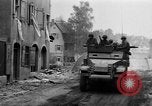 Standbild gepanzerten Spalten Dinkelsbühl Deutschland, 1945, aus Sekunde 4 historischem Filmmaterial Videoclip 65675068330