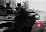 Standbild gepanzerten Spalten Dinkelsbühl Deutschland, 1945, aus Sekunde 8 historischem Filmmaterial Videoclip 65675068330