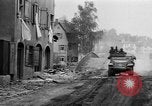 Standbild gepanzerten Spalten Dinkelsbühl Deutschland, 1945, aus Sekunde 12 historischem Filmmaterial Videoclip 65675068330