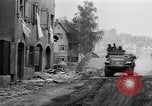 Standbild gepanzerten Spalten Dinkelsbühl Deutschland, 1945, aus Sekunde 13 historischem Filmmaterial Videoclip 65675068330