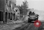 Standbild gepanzerten Spalten Dinkelsbühl Deutschland, 1945, aus Sekunde 15 historischem Filmmaterial Videoclip 65675068330