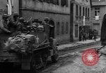 Standbild gepanzerten Spalten Dinkelsbühl Deutschland, 1945, aus Sekunde 20 historischem Filmmaterial Videoclip 65675068330