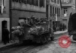 Standbild gepanzerten Spalten Dinkelsbühl Deutschland, 1945, aus Sekunde 23 historischem Filmmaterial Videoclip 65675068330