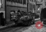 Standbild gepanzerten Spalten Dinkelsbühl Deutschland, 1945, aus Sekunde 24 historischem Filmmaterial Videoclip 65675068330