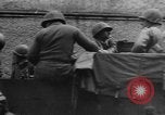 Standbild gepanzerten Spalten Dinkelsbühl Deutschland, 1945, aus Sekunde 25 historischem Filmmaterial Videoclip 65675068330