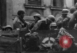 Standbild gepanzerten Spalten Dinkelsbühl Deutschland, 1945, aus Sekunde 28 historischem Filmmaterial Videoclip 65675068330