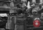 Standbild gepanzerten Spalten Dinkelsbühl Deutschland, 1945, aus Sekunde 29 historischem Filmmaterial Videoclip 65675068330