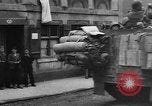 Standbild gepanzerten Spalten Dinkelsbühl Deutschland, 1945, aus Sekunde 31 historischem Filmmaterial Videoclip 65675068330
