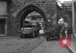Standbild gepanzerten Spalten Dinkelsbühl Deutschland, 1945, aus Sekunde 35 historischem Filmmaterial Videoclip 65675068330