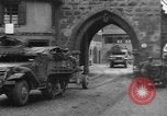 Standbild gepanzerten Spalten Dinkelsbühl Deutschland, 1945, aus Sekunde 40 historischem Filmmaterial Videoclip 65675068330