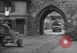 Standbild gepanzerten Spalten Dinkelsbühl Deutschland, 1945, aus Sekunde 42 historischem Filmmaterial Videoclip 65675068330