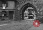 Standbild gepanzerten Spalten Dinkelsbühl Deutschland, 1945, aus Sekunde 44 historischem Filmmaterial Videoclip 65675068330