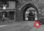 Standbild gepanzerten Spalten Dinkelsbühl Deutschland, 1945, aus Sekunde 46 historischem Filmmaterial Videoclip 65675068330