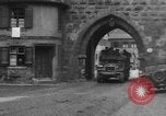 Standbild gepanzerten Spalten Dinkelsbühl Deutschland, 1945, aus Sekunde 48 historischem Filmmaterial Videoclip 65675068330