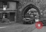Standbild gepanzerten Spalten Dinkelsbühl Deutschland, 1945, aus Sekunde 50 historischem Filmmaterial Videoclip 65675068330