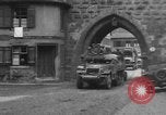 Standbild gepanzerten Spalten Dinkelsbühl Deutschland, 1945, aus Sekunde 51 historischem Filmmaterial Videoclip 65675068330