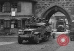 Standbild gepanzerten Spalten Dinkelsbühl Deutschland, 1945, aus Sekunde 54 historischem Filmmaterial Videoclip 65675068330
