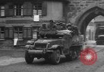 Standbild gepanzerten Spalten Dinkelsbühl Deutschland, 1945, aus Sekunde 55 historischem Filmmaterial Videoclip 65675068330