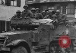 Standbild gepanzerten Spalten Dinkelsbühl Deutschland, 1945, aus Sekunde 58 historischem Filmmaterial Videoclip 65675068330