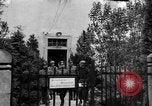 Standbild Kaplan Deggendorf Deutschland, 1945, aus Sekunde 15 historischem Filmmaterial Videoclip 65675068331